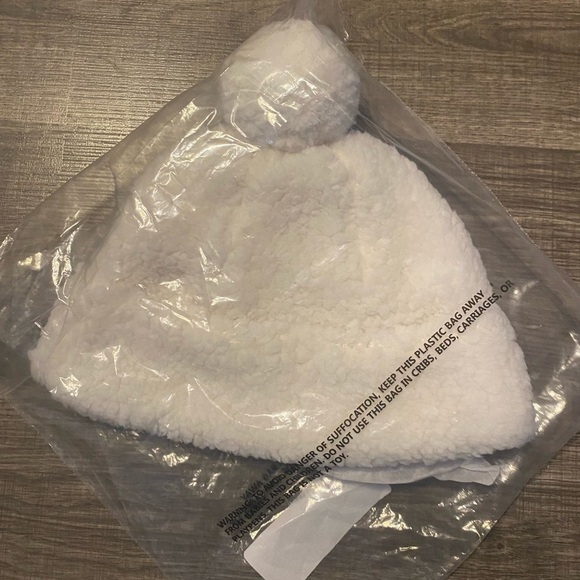 NEW - “As Is" Yellowstone x BumbleBella by Jill Martin Sherpa Beanie. Cream - Picture 3 of 4